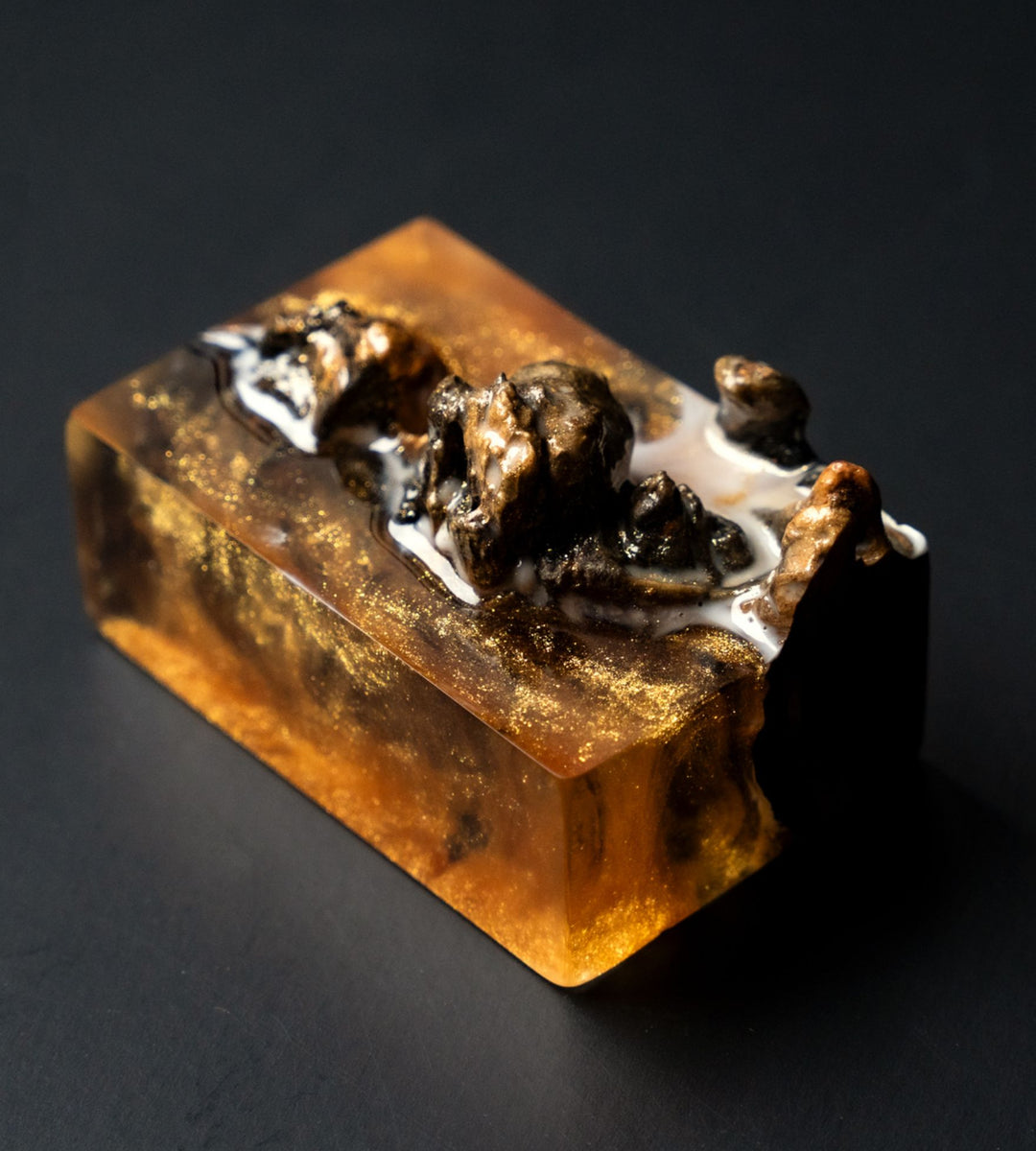 Chrysos Monolith