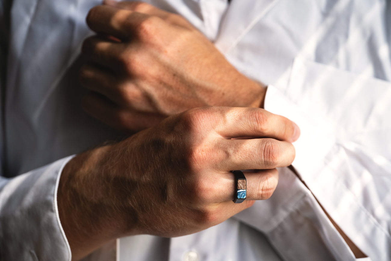 Signet Ring Hero Image 1
