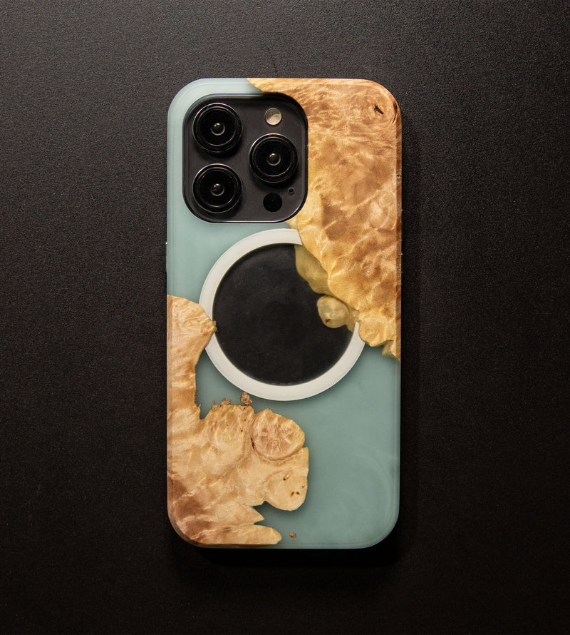 Carved Reserve Live Edge Case - iPhone 14 Pro (Roman, 230)